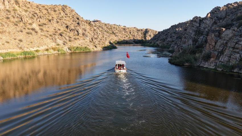 Bozkırın ortasında cennete yolculuk: Tekne turları başladı
