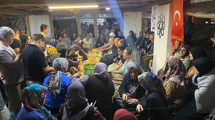 200 yıllık geleneğe sahip çıktılar: Bartın'da mısır imecesi ile tarihi yeniden canlandırdılar
