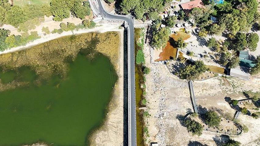 Gediz Nehri'nde endişe veren görüntüler! Yarı yarıya düştü, Çiftçiler kara kara düşünüyor