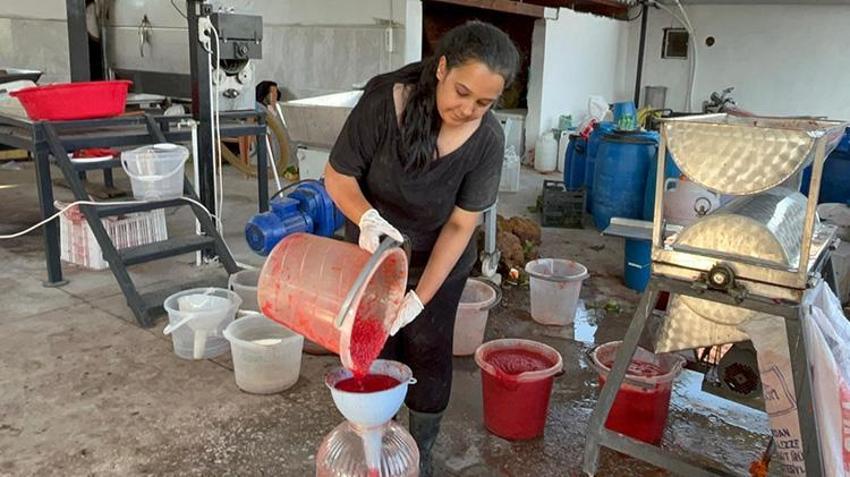 İş bulamayınca tüm birikimini kullandı! Köyüne üretim merkezi kurdu! Her şeyi tek başına yapıyor