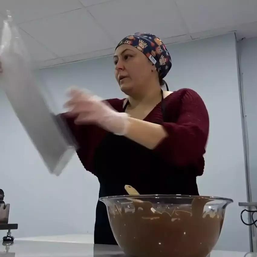 İsveç'te bedava iş öğrendi, Diyarbakır'da üretime başladı! Günlük 200 kilo satıyor, bu işi yapan tek kadın...