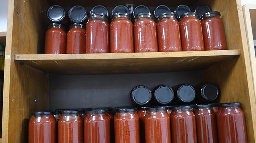 Binbir emekle hazırlanıp kazanlarda kaynatılıyor! Bir kavanozu 350 TL'den satılıyor! Hatay’da kadınların gücü ekonomiye can veriyor