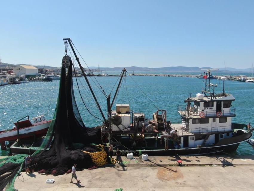 Denizde balık var, teknede tayfa yok! Ege'de zorlu mesai başladı