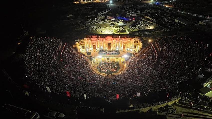 Tarih ve müzik Denizli'de buluştu! Hierapolis Antik Kenti on binleri ağırladı