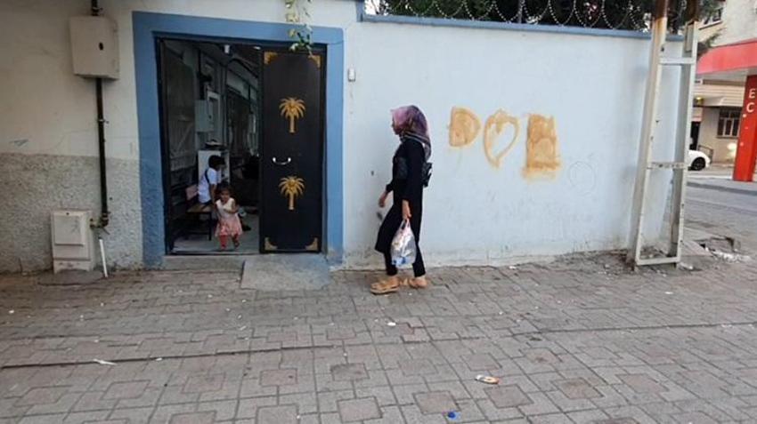 Diyarbakır'da günde 300 kişiye muska yazılan 'şeyh' evine operasyon! 175 milyon TL'lik mal varlıklarına el konuldu