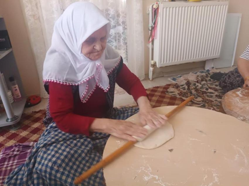 87 yaşında vazgeçemedi! Kışlık hazırlığı bu yıl onun yaşam sevinci oldu