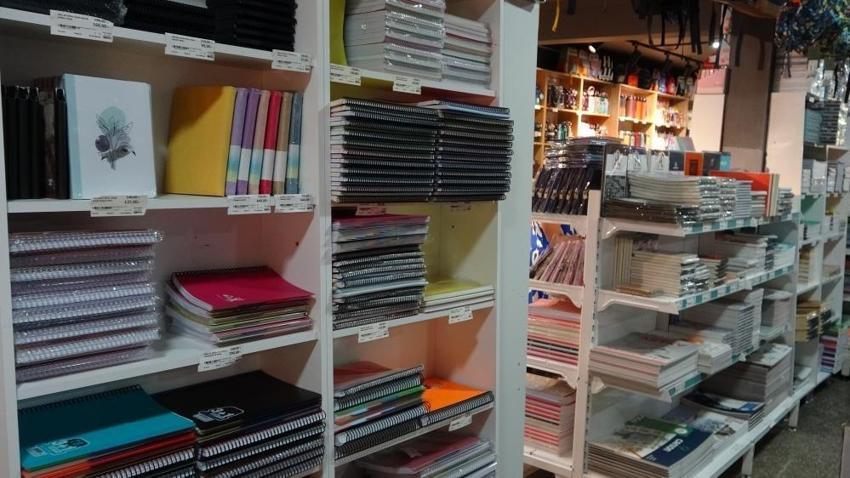 Okul alıverişi için kırtasiyelerde kuyruklar oluşmaya başladı! Veli de memnun kırtasiyeci de!