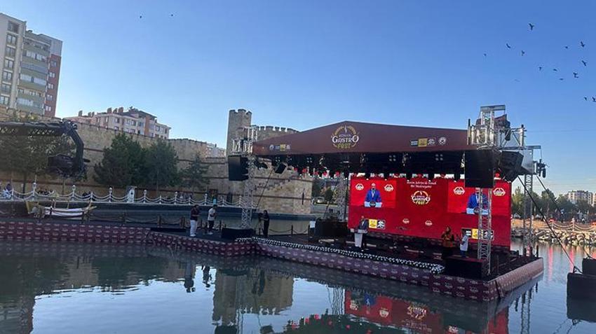 Konya'da lezzet şöleni başladı! 4 gün boyunca sürecek, ünlü şefler akın etti