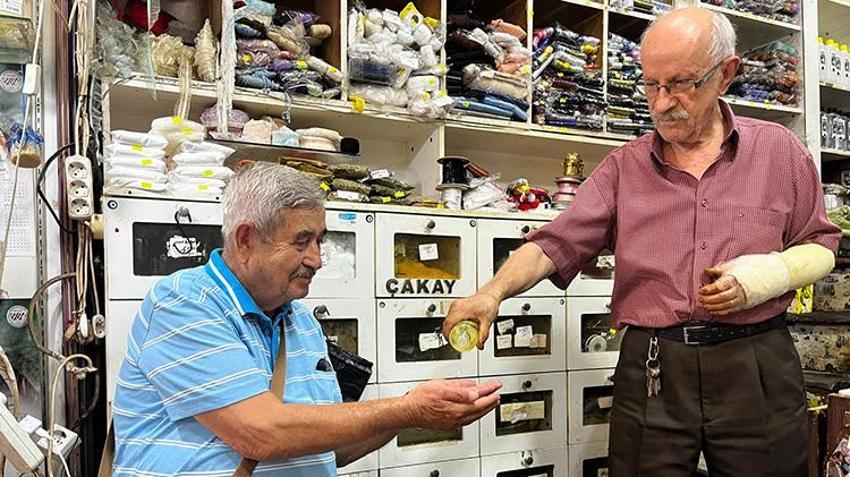 Edirne'de milyonluk sektöre tek başına meydan okuyor! 50 yıldır unutulan bir mesleği yaşatıyor: 'Adeta bir zaman tüneli gibi'