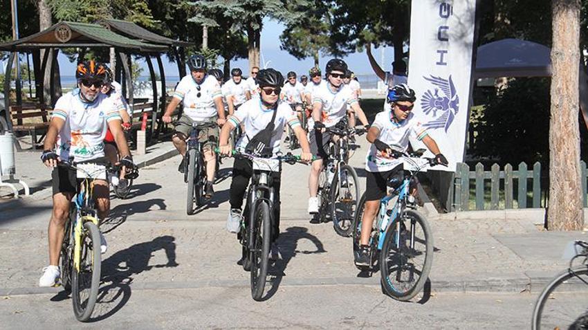 Beyşehir Gölü'nün yanında pedallar kuraklık için çevrildi!