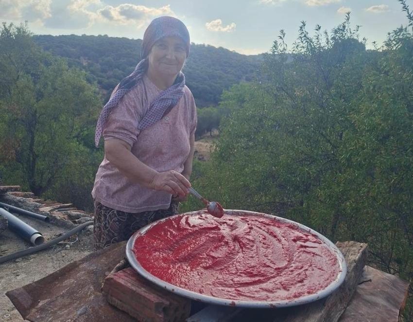 Manisalı kadınlar kışa hazır: Yiyecek mesaisi devam ediyor