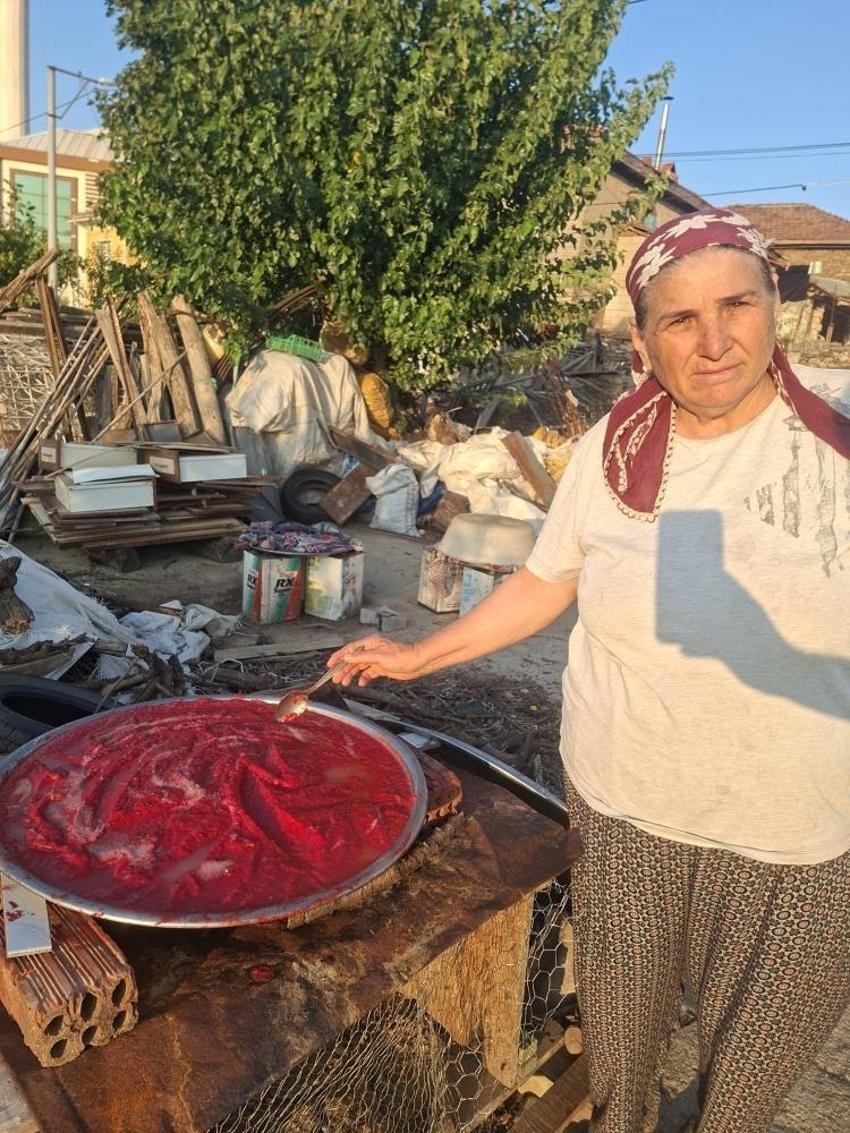 Manisalı kadınlar kışa hazır: Yiyecek mesaisi devam ediyor
