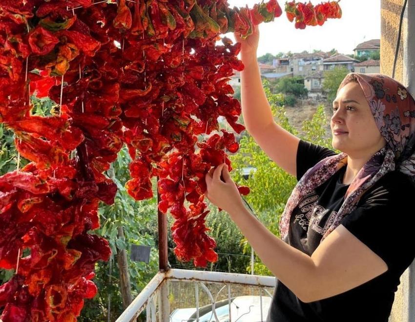Manisalı kadınlar kışa hazır: Yiyecek mesaisi devam ediyor