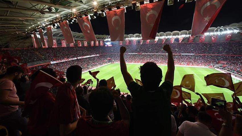 Konya'da milli maç için her şey hazır! Dev maç öncesi her yer kırmızı-beyaz