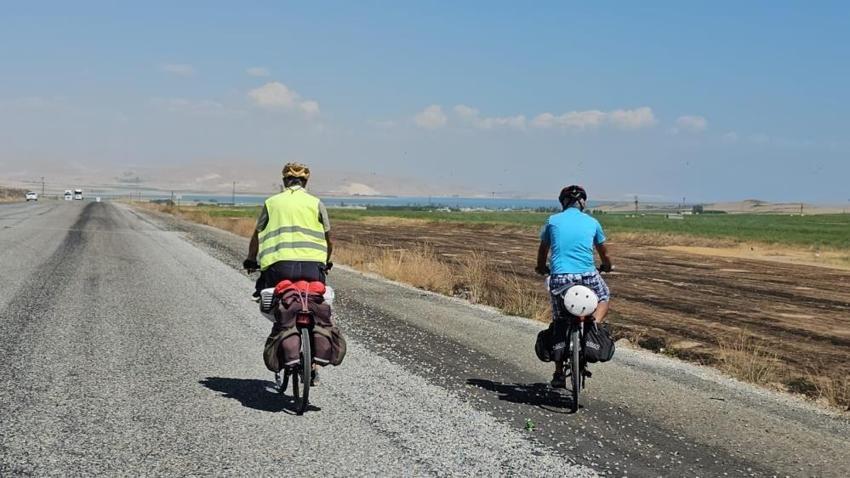 Van Gölü bisikletçilerin gözdesi oldu! Büyük ilgi var