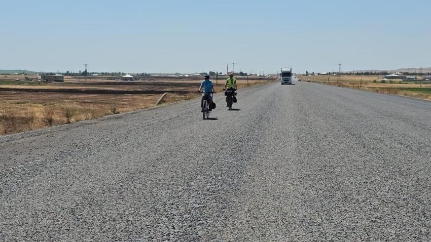 Van Gölü bisikletçilerin gözdesi oldu! Büyük ilgi var