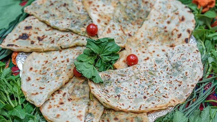 Diyarbakır'da herkes oraya koştu! Şifalı deyince sepet sepet topladılar!