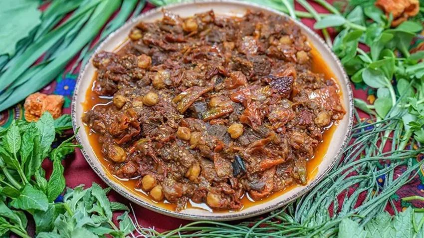 Diyarbakır'da herkes oraya koştu! Şifalı deyince sepet sepet topladılar!