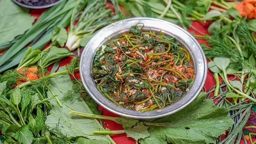 Diyarbakır'da herkes oraya koştu! Şifalı deyince sepet sepet topladılar!