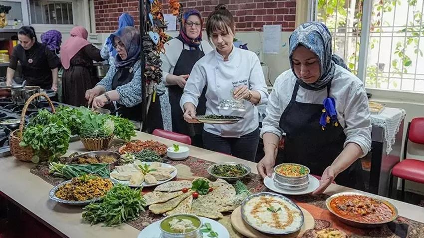 Diyarbakır'da herkes oraya koştu! Şifalı deyince sepet sepet topladılar!