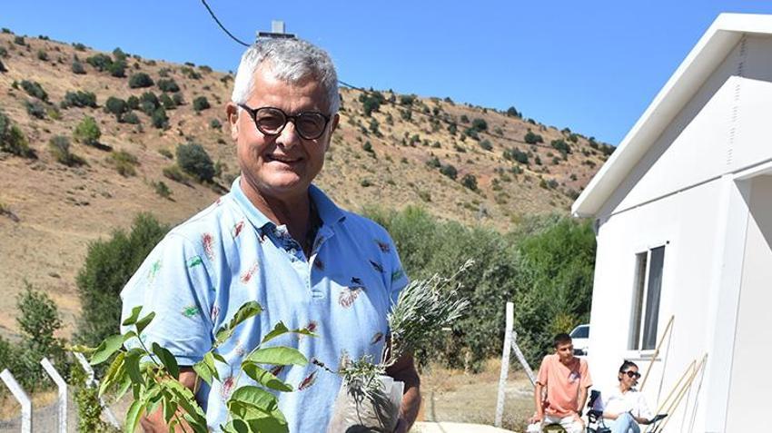 Sivaslı manken Engin Koç köyünde ev yaptı! Artık tatilini köyünde geçirecek