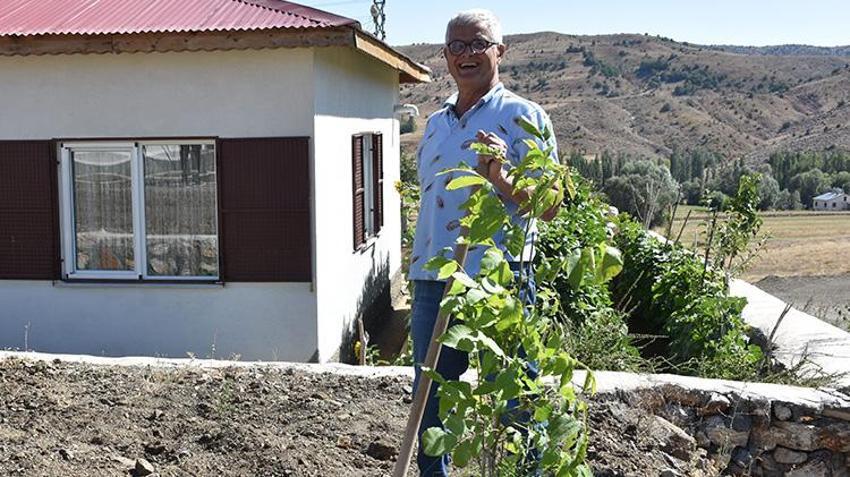Sivaslı manken Engin Koç köyünde ev yaptı! Artık tatilini köyünde geçirecek