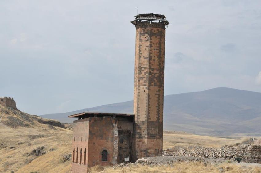 Anadolu'nun ilk Türk camisi Kars'ta bulundu!