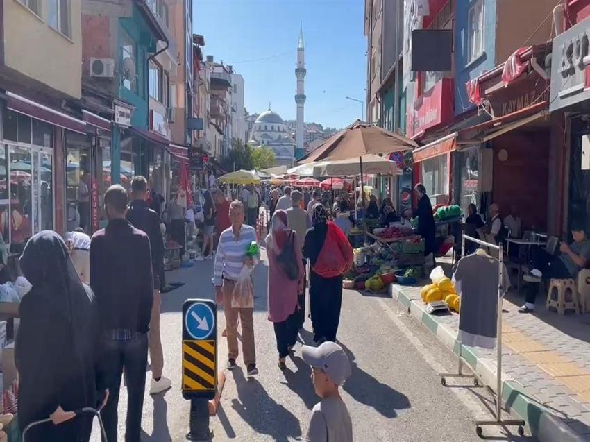 600 yıldır aynı yerde kuruluyor: Zeki Müren'in şarkısına konu oldu! Dualarla açılıyor