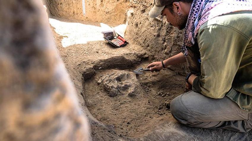 Konya'da 3500 yıllık şok edici keşif! 'İnsan bedenli kartal' figürü bulundu: 'Bebekleri gömüp yetişkinleri yakıyorlardı'