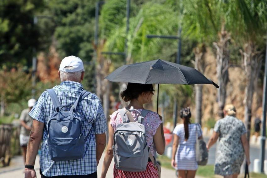 Dünyaca ünlü sahilde kalabalık azaldı! Yarı yarıya düştü