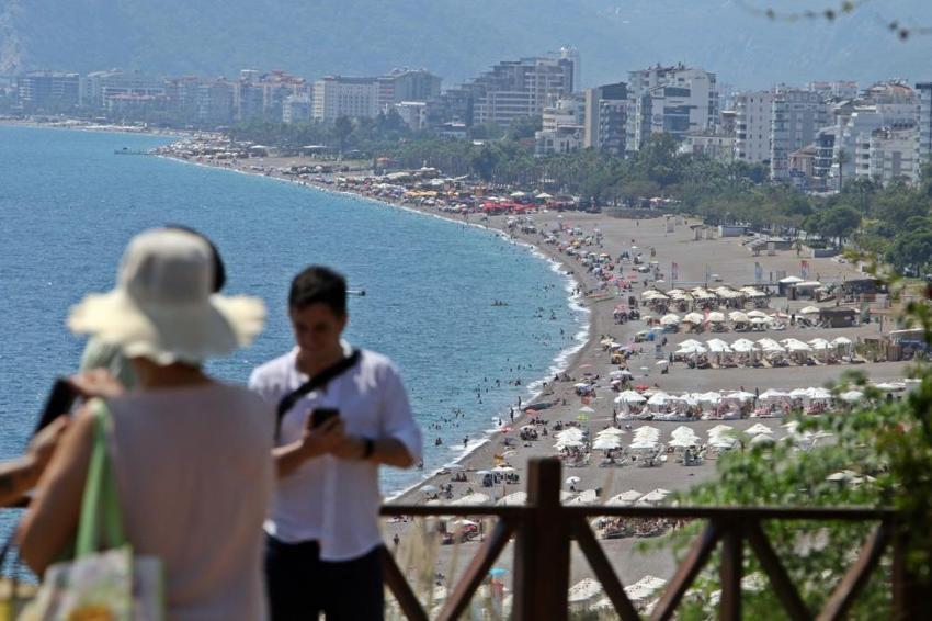 Dünyaca ünlü sahilde kalabalık azaldı! Yarı yarıya düştü