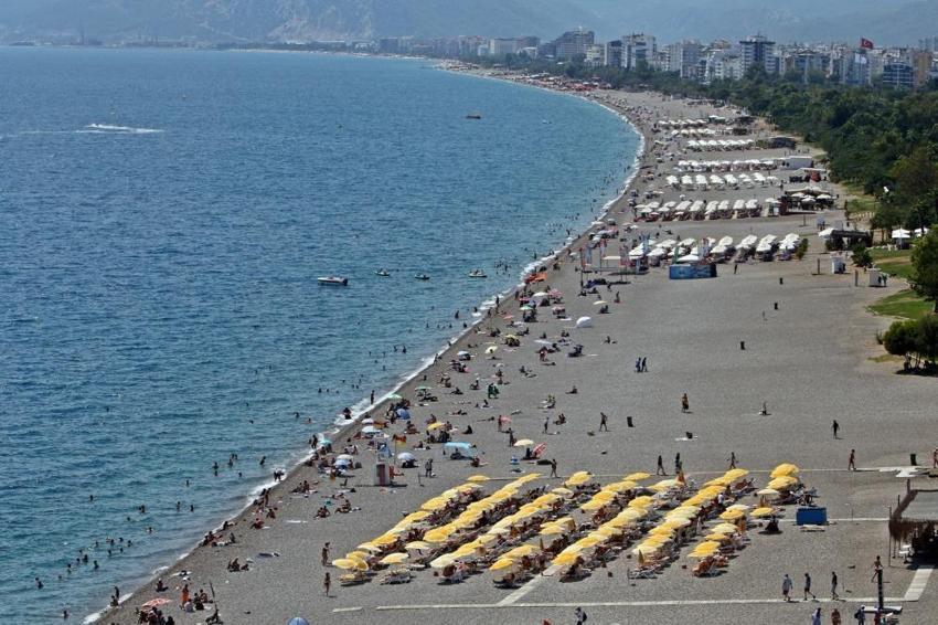 Dünyaca ünlü sahilde kalabalık azaldı! Yarı yarıya düştü