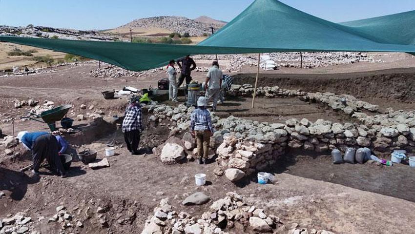 Diyarbakır Çayönü Tepesi'nde 9 bin 500 yıllık 'kamusal yapı' gün yüzüne çıkarıldı