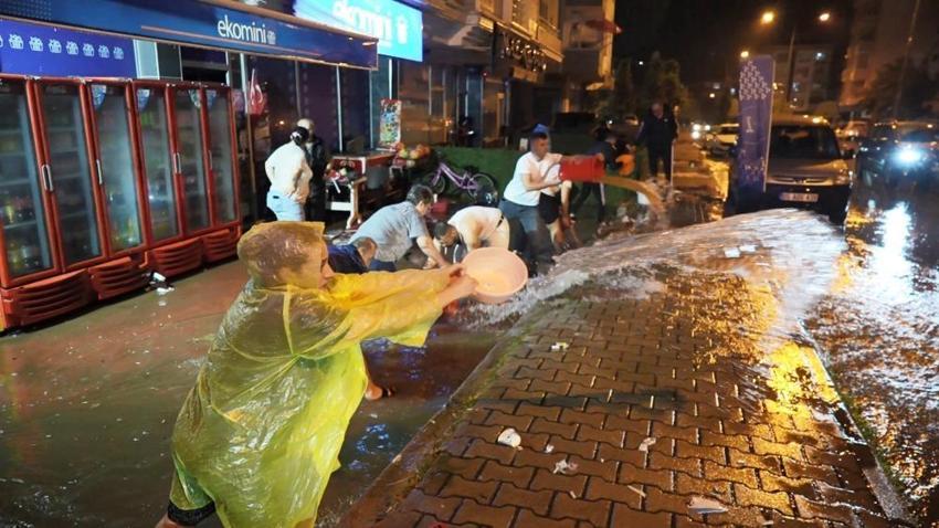 Samsun'da 1 saatte hayat felç oldu! Metrekareye 125 kilo yağış düştü