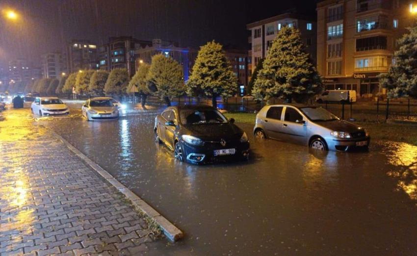 Samsun'da 1 saatte hayat felç oldu! Metrekareye 125 kilo yağış düştü