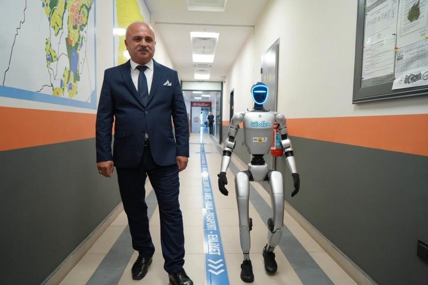 Türkiye’de bir ilk Samsun’da yaşandı: İnsansı robot Festman, nüfusa kaydettirildi, fahri kimlik sahibi oldu!