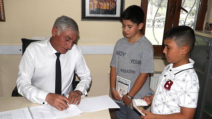 Eskişehir'de örnek proje! Bu mahallede kitap okuyan çocuklar ücretsiz tıraş oluyor