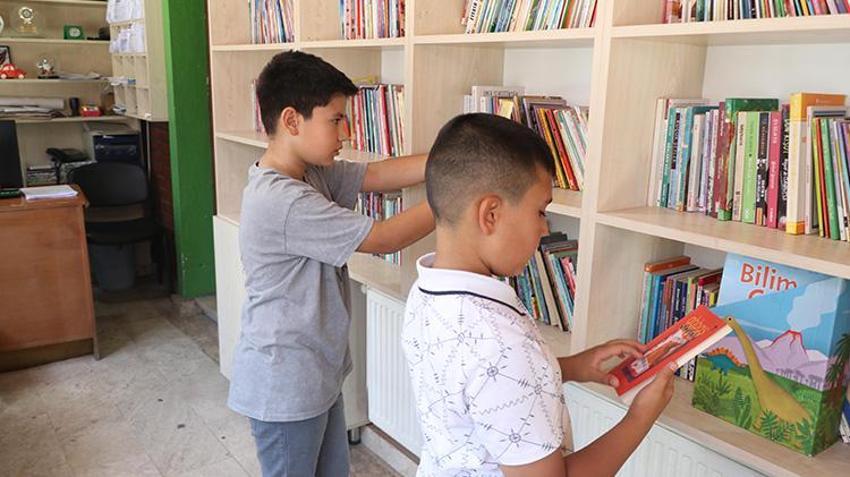 Eskişehir'de örnek proje! Bu mahallede kitap okuyan çocuklar ücretsiz tıraş oluyor