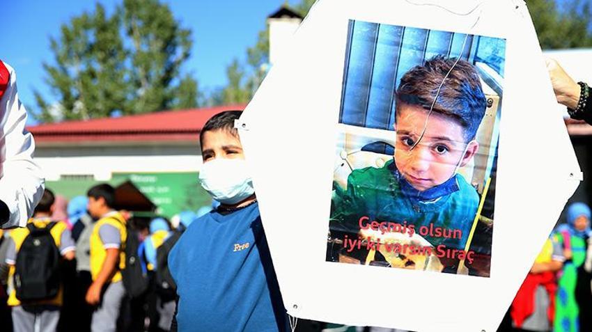 Erzurum'da yürekleri ısıtan sürpriz! Lösemiyi yenen Sıraç'ın, uçurtması göğe yükseldi