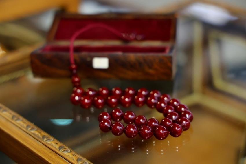 150 yıllık tarihi tespih satışa çıktı: Fiyatı dudak uçuklatıyor