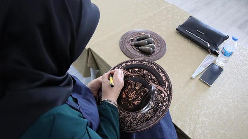 Erzincan'ın coğrafi işaret tescilli sanatına kadın eli değdi: Hem sanat öğreniyor hem ek gelir kazanıyorlar!