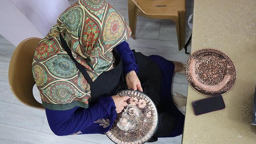 Erzincan'ın coğrafi işaret tescilli sanatına kadın eli değdi: Hem sanat öğreniyor hem ek gelir kazanıyorlar!