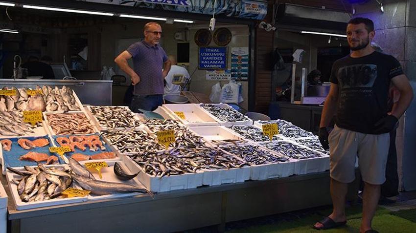 Trabzon'da hamsi tezgaha erken indi! Kilosu 100 liradan satılıyor