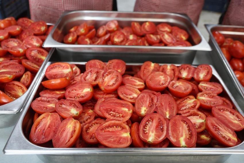 Depremzede kadınlardan örnek girişim: Kavanozu 250 TL'den satılıyor, sofralara lezzet katıyor
