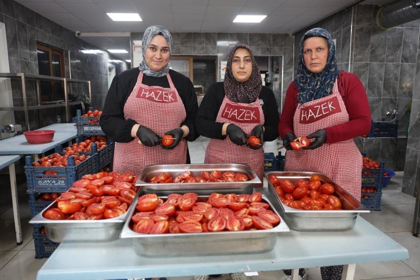 Depremzede kadınlardan örnek girişim: Kavanozu 250 TL'den satılıyor, sofralara lezzet katıyor
