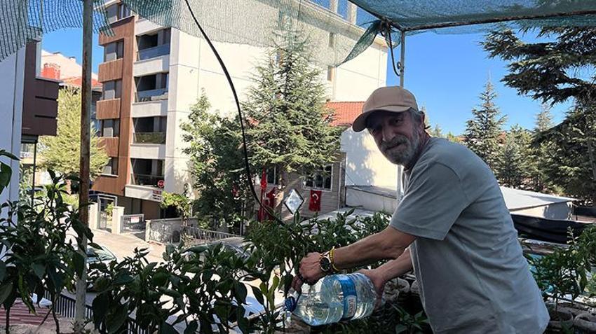 Eskişehir'in göbeğinde kendi cennetini yarattı! Günde 8 saatini 18 metrekarede geçiriyor