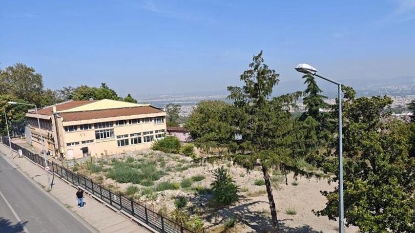 Bursa’da yıkım kararı olan okulda sürpriz keşif! Okul bahçesinden tarih fışkırdı