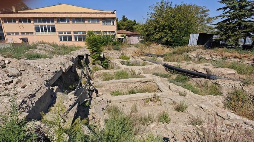 Bursa’da yıkım kararı olan okulda sürpriz keşif! Okul bahçesinden tarih fışkırdı