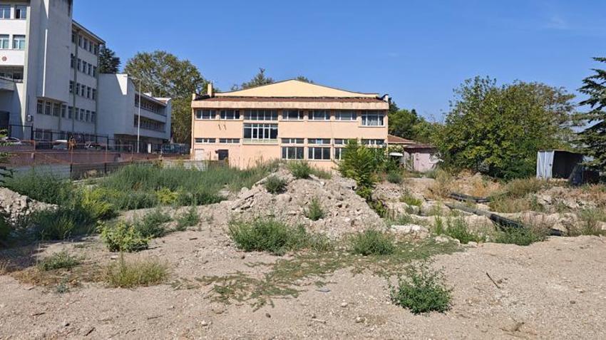 Bursa’da yıkım kararı olan okulda sürpriz keşif! Okul bahçesinden tarih fışkırdı