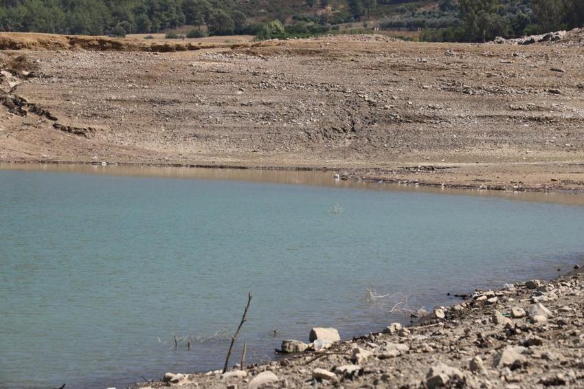 Adana'da 'Çölleşme' alarmı: Barajın yüzde 90'ı yok oldu! Suların çekildiği yere voleybol filesi çektiler!